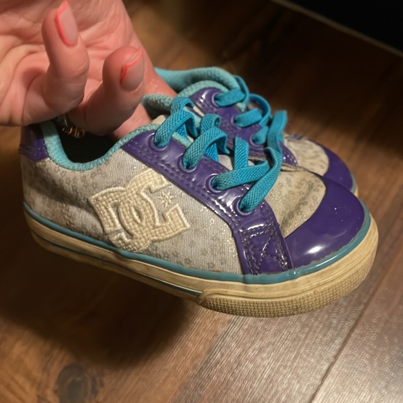 DC toddler size 6W shoes - Picture 2 of 3